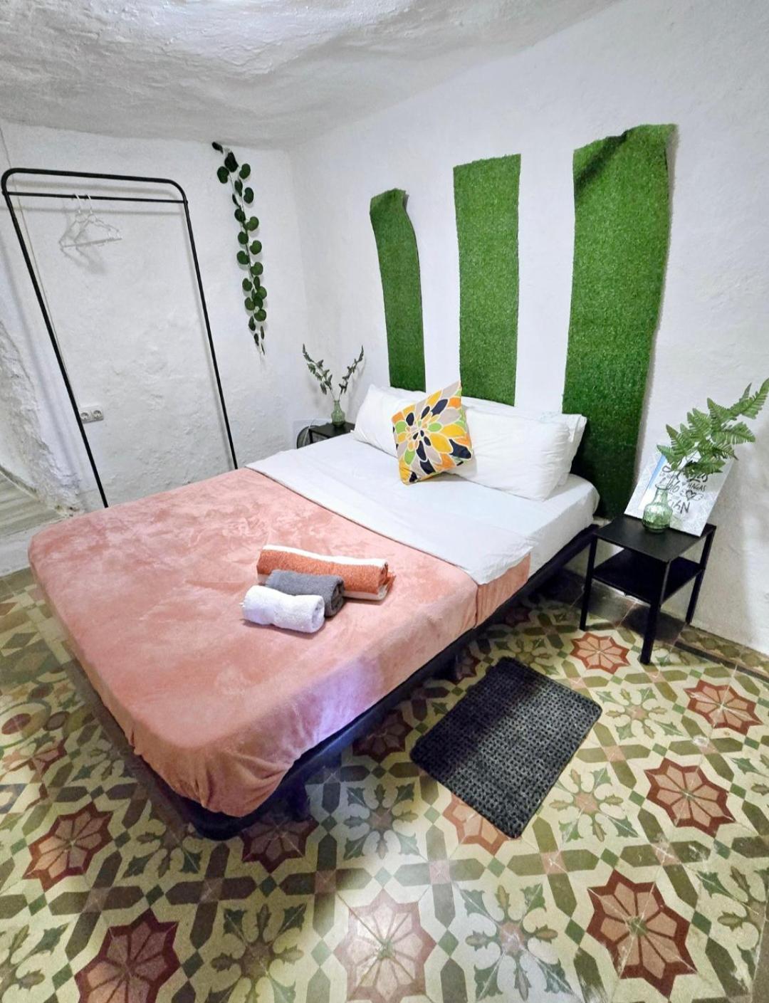 Piso En Casa Cueva En *